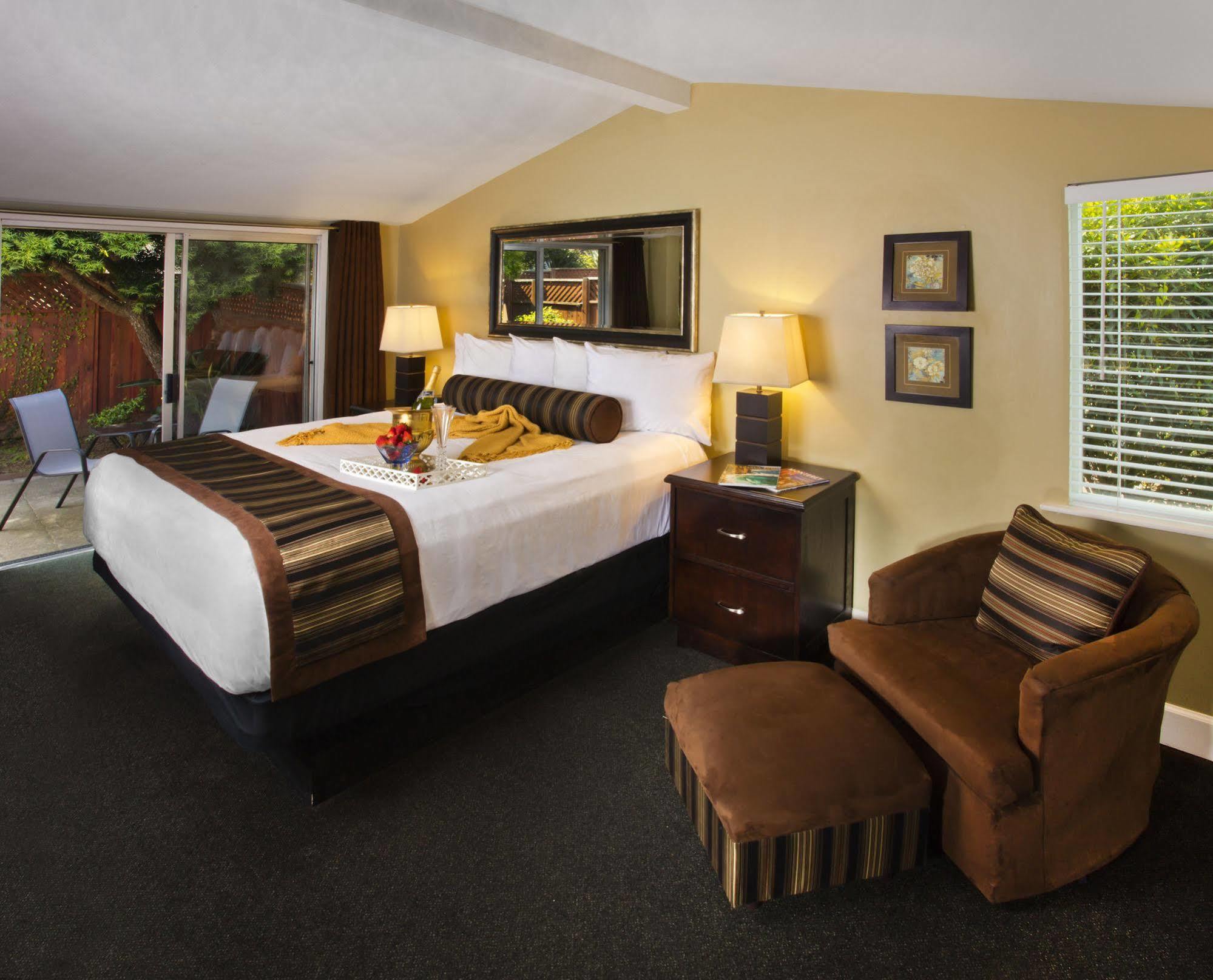 Monterey Peninsula Inn Pacific Grove Exterior photo